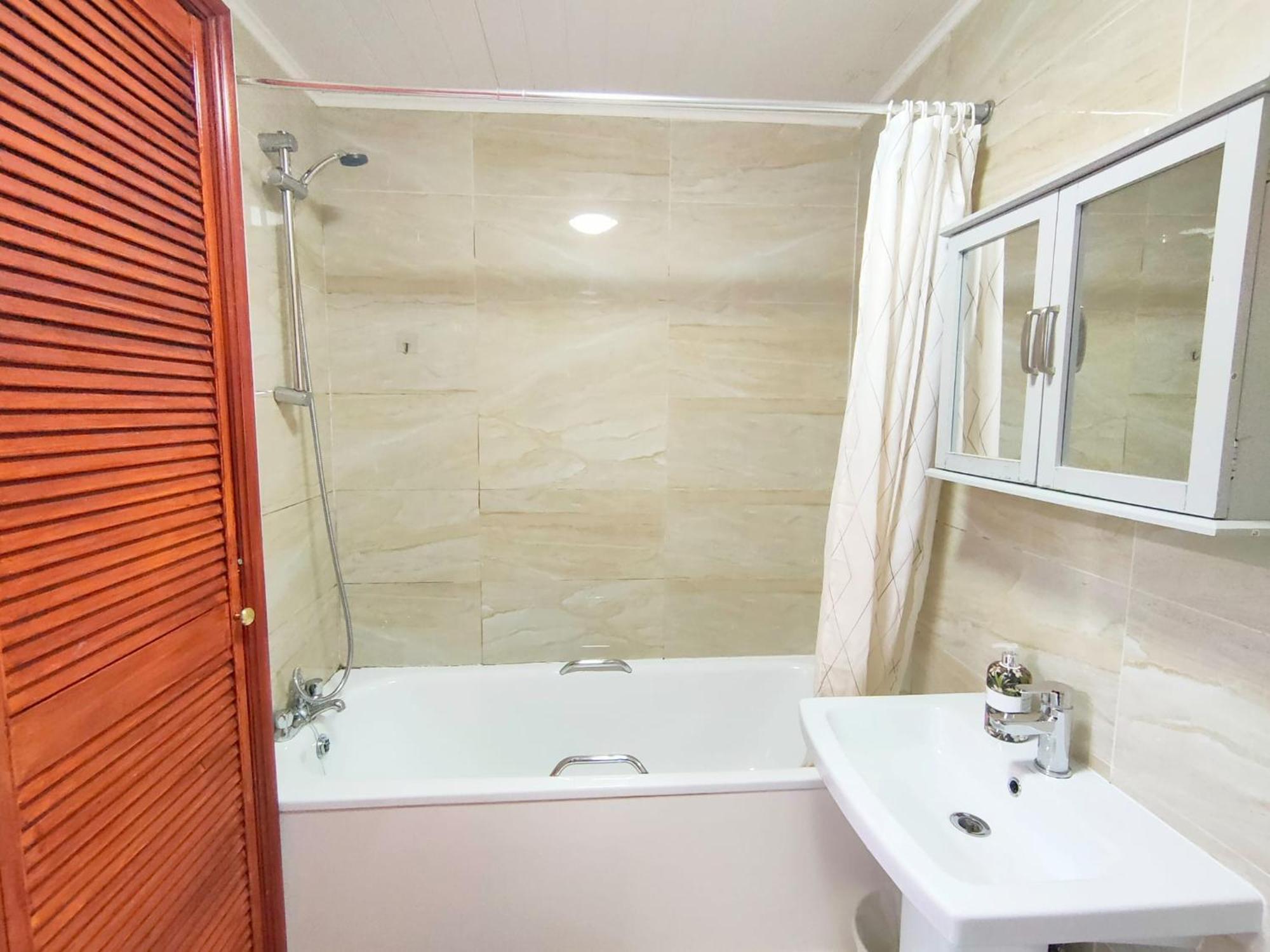 Spacious 3-bed Cosy Flat In Westminster Appartement Londen